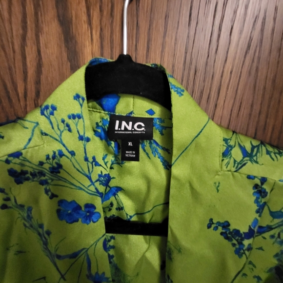 Ladies Dress - Picture 2 of 3